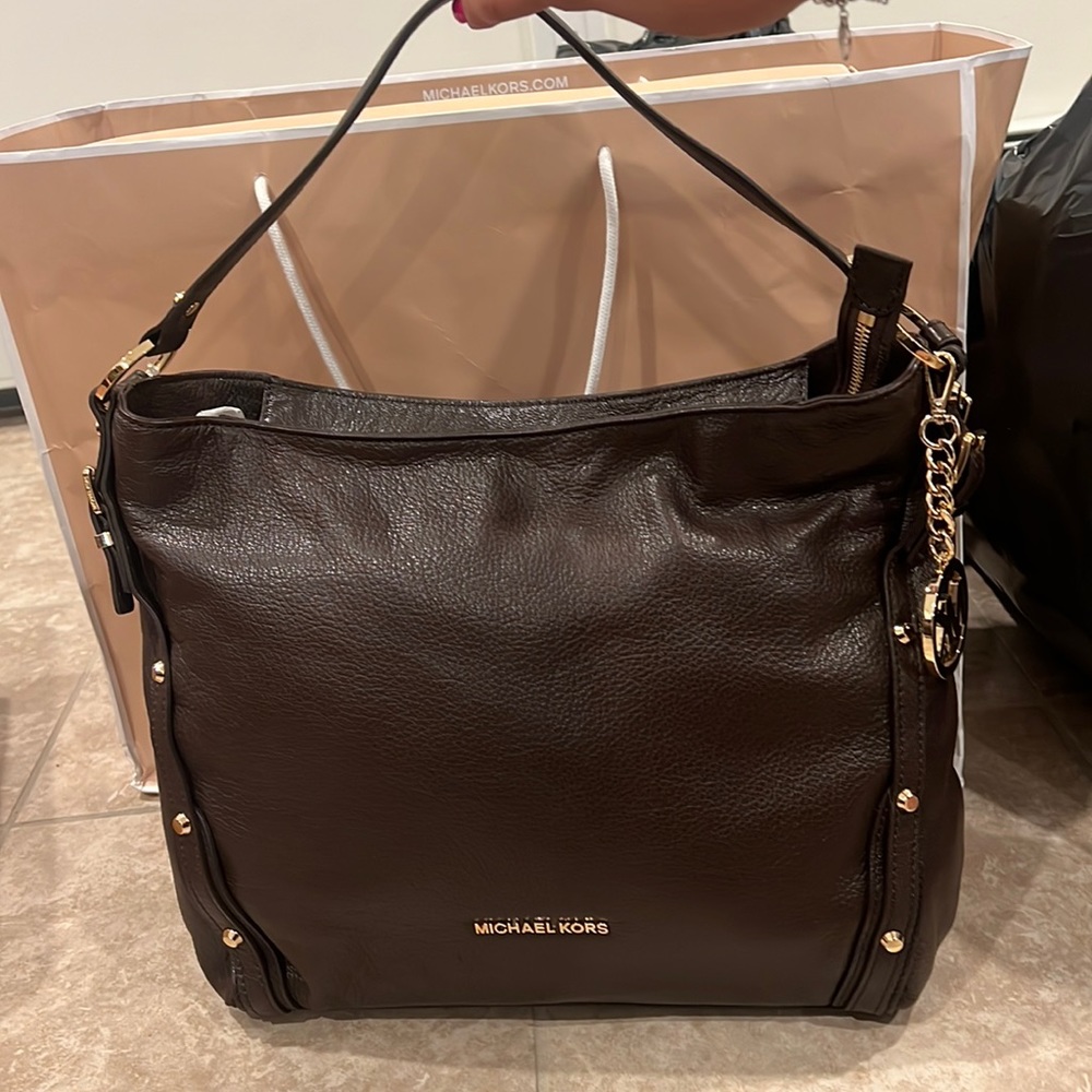 MICHAEL KORS LARGE LEIGH HANDBAG IN COFFEE BROWN